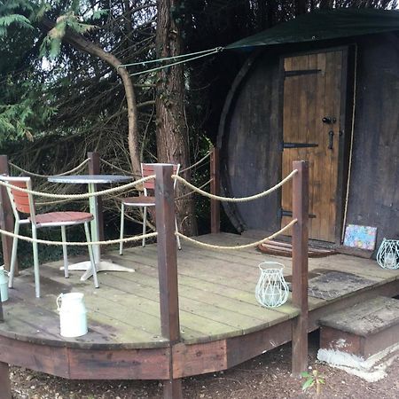 Charming 2-Bed Cabin In Domfront-En-Poiraie Perrou Екстериор снимка