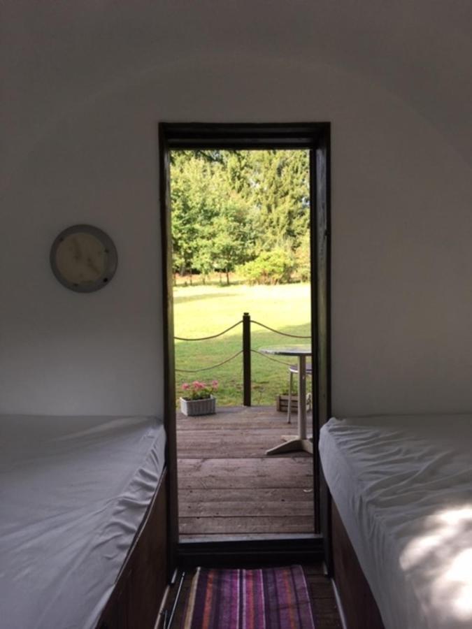 Charming 2-Bed Cabin In Domfront-En-Poiraie Perrou Екстериор снимка
