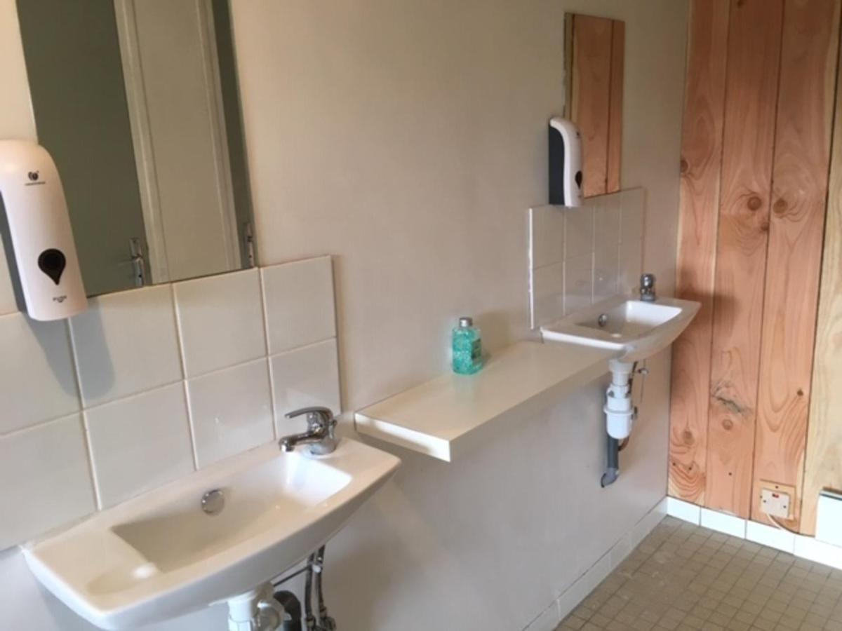 Charming 2-Bed Cabin In Domfront-En-Poiraie Perrou Екстериор снимка